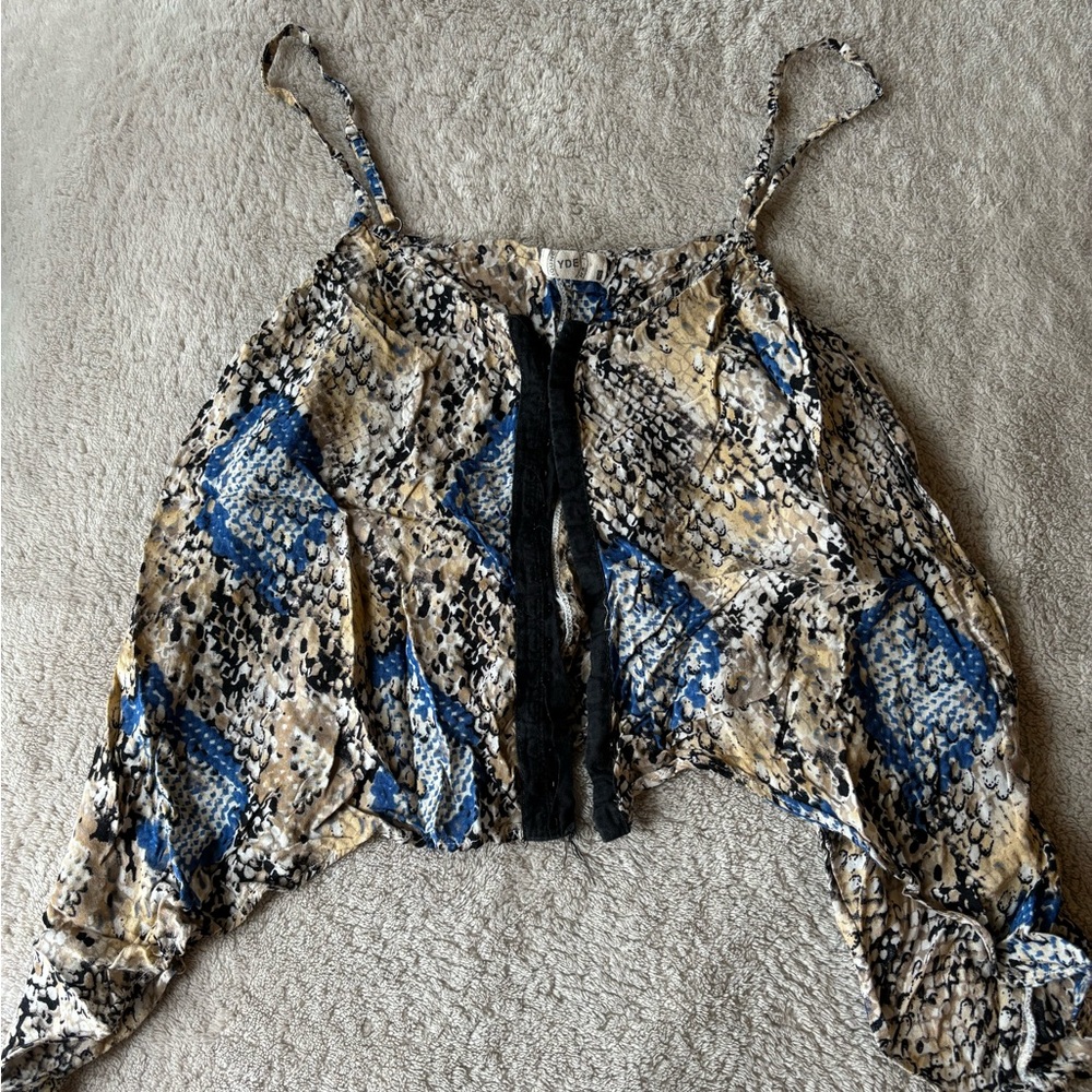 High-low animal print cropped clip up shirt